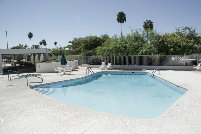 desert_pueblo_04_swimming-pool-mobile-home-park